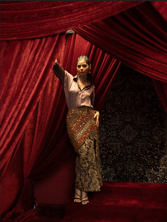 BLACK & MULTICOLOUR VINTAGE EMBROIDERED LONG SKIRT