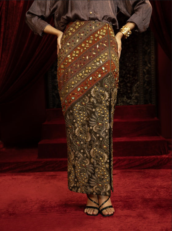 BLACK & MULTICOLOUR VINTAGE EMBROIDERED LONG SKIRT