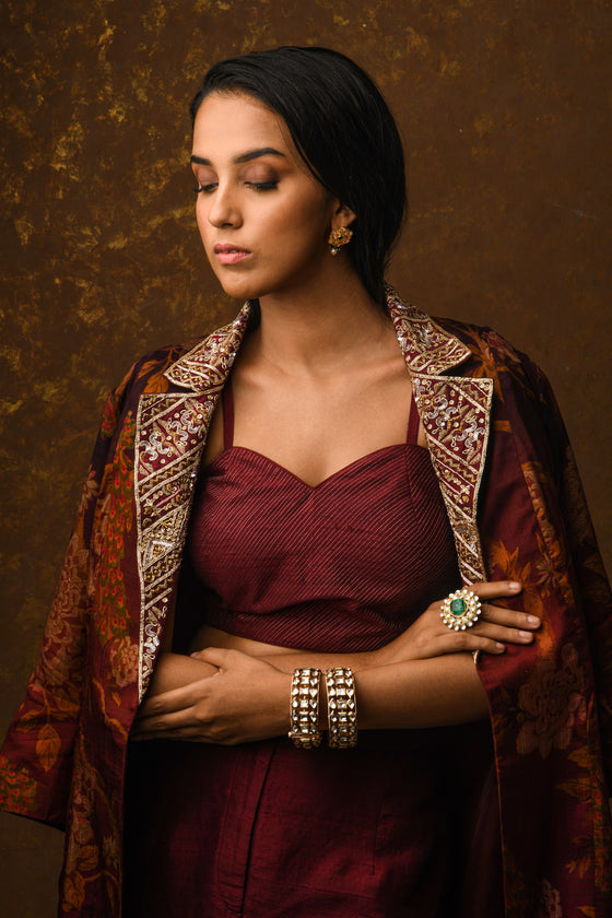 Printed Embroidered Jacket Set Closeview