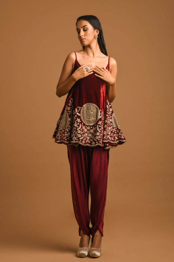 Embroidered Silk Velvet Kurta Set Closeview